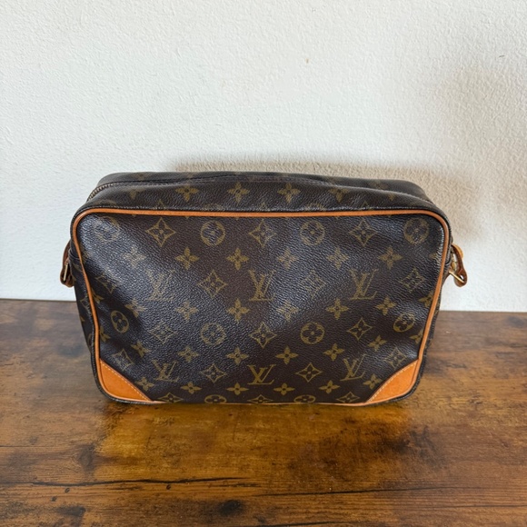 Louis Vuitton Crossbody Trocadero 30 - Picture 2 of 16